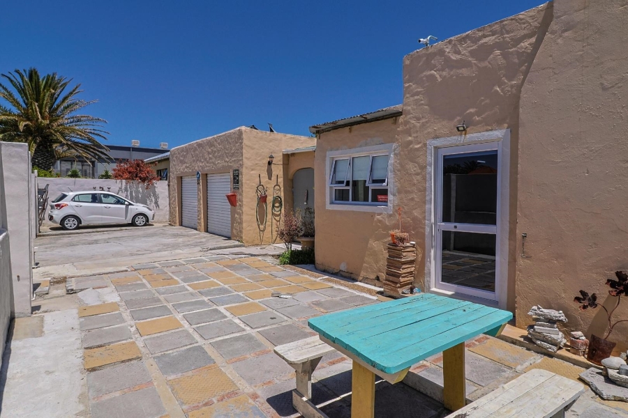5 Bedroom Property for Sale in Gansbaai Central Western Cape